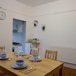 Lovely 3 Beds House 6 Guests King Beds