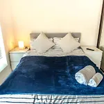 Elite Living - 2 Bed House With Parking Accommodates Up To 5