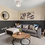 Beautiful 2 Bed In Sheffield - Parking - Garden