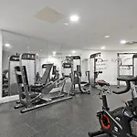 City Centre Modern Studio Apartment - Westone Free Wifi, Gym Access, Netflix