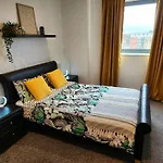 City Centre 2 Bed & 2 Bath Apartment With Free Secured Parking Near University And Hospital