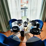 City Centre 2 Bed & 2 Bath Apartment With Free Secured Parking Near University And Hospital