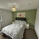 Stunning Central Home With Free Secure Parking
