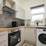 Myrtle House - Spacious 4 Bed, Free Parking & Close To The City Centre, Great For Contractors, Groups & Families - Hosted By Stay Host Save