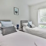 3 Bedroom Bungalow Close To Peak District With Garden