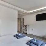 Spacious, Modern 2 Bed Apartment With Ensuites