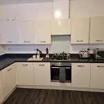 Spacious Luxurious Serviced Accommodation 4