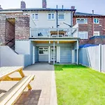Beautiful Harborough Avenue 6 Bed House