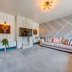 Beautiful Harborough Avenue 6 Bed House