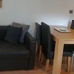 Modern 2-Bed Apartment -12 Min Walk To Centre
