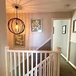 Spacious & Stylish 5Br Townhouse - Free Parking