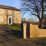 Diplomats Lodge B&B - Guest House