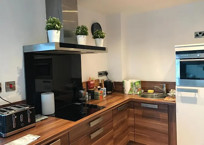 Teal 12 - Sleeps Up To 6, Awesome Panoramic City Views, Quiet 12Th Floor 2 Bedroom City Centre Apartment, Perfect For Work Or Leisure!