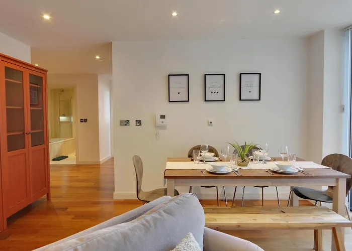 Heart Of The City - Fantastic, Spacious 2 Bed Apartment, Netflix, Stunning Views, Sheffield City Centre