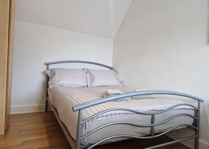 Suite 3: Homely Room Near Sheffield Cc