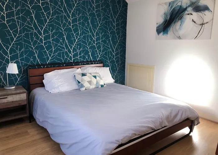Lovely 3 Beds House 6 Guests King Beds