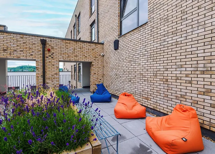 Hilltop Serviced Apartments - Sheffield