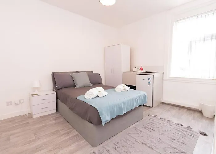 Suite 3 - Quaint Double Room In A Shared House