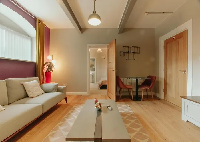 Chic & Cheerful 1Bedroom In Historic Building