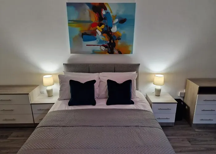 Spacious Luxurious Serviced Accommodation 4
