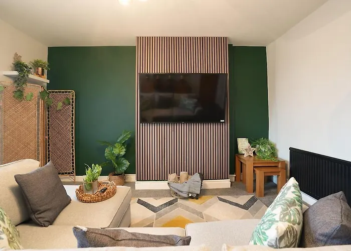 Large 3 Bed Home, Wisewood, Free Parking, Great For Groups - Hosted By Stay Host Save