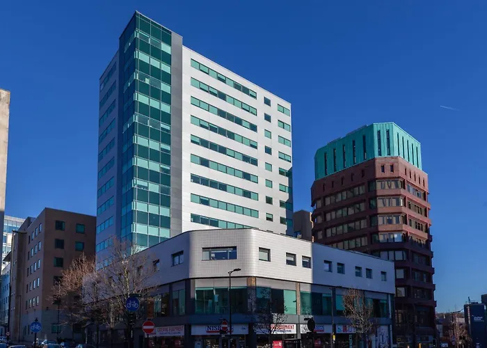 Stylish Studio Living With Stunning City Views In Sheffield\'S Redvers Tower