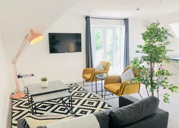 Shield Penthouse Loft - 2 Bedroom Luxe Large Apartment