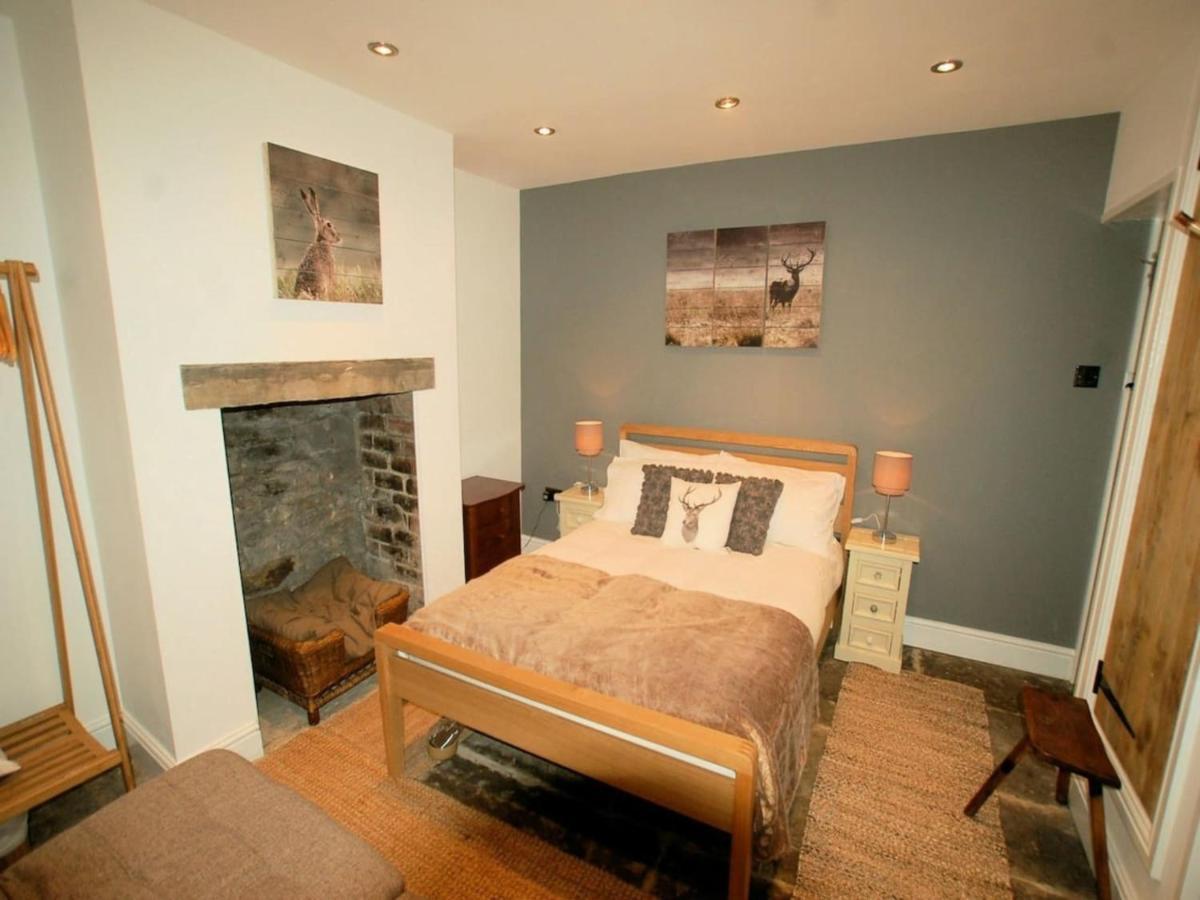 Simons Cottage, Peak District - Sleeps 6 *