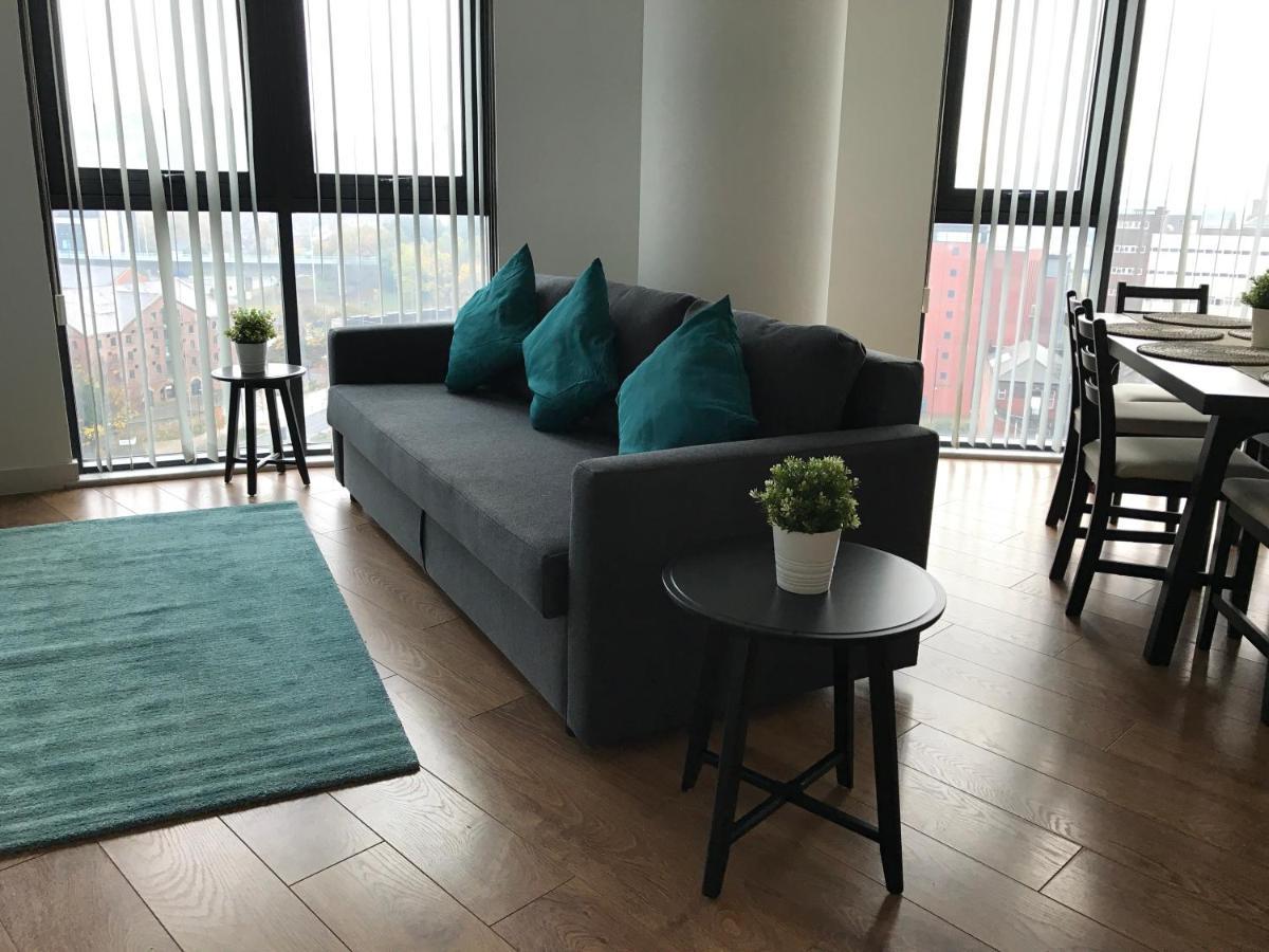 Teal 12: Panoramic Views From 12th Floor Apartment