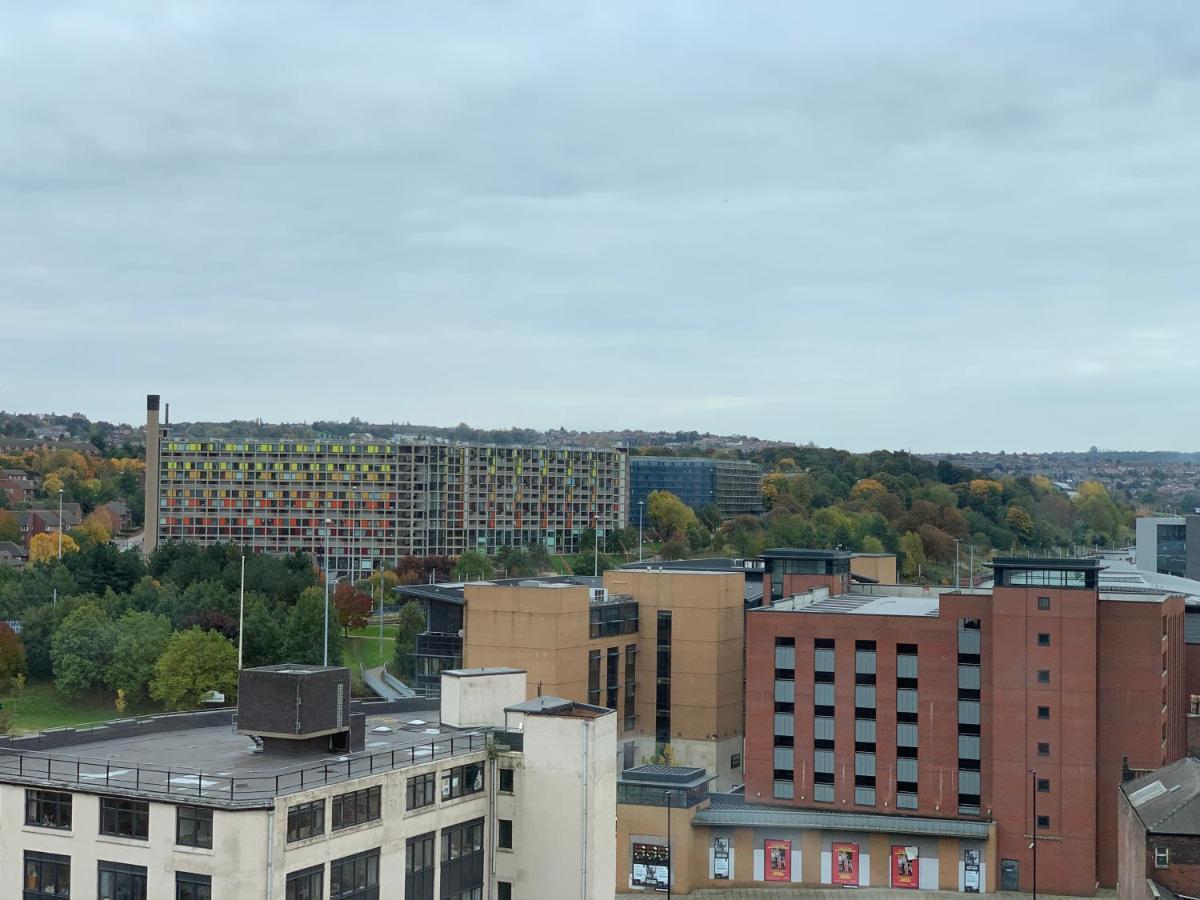 Teal 12: Panoramic Views From 12th Floor