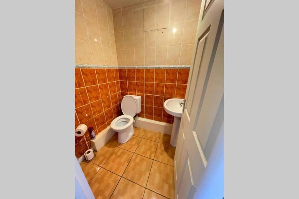 Spacious Three Bed City House - Parking / Netflix * Sheffield