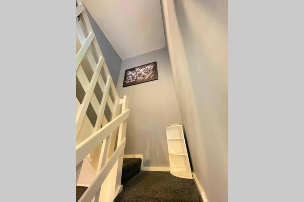 Spacious Three Bed City House - Parking / Netflix Apartment Sheffield