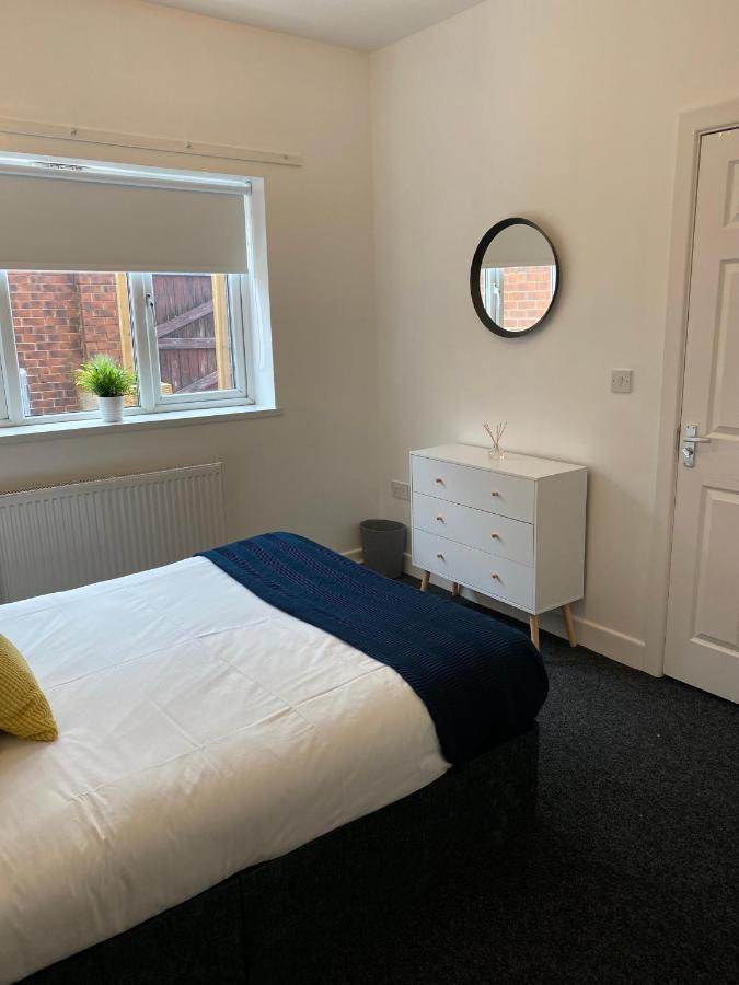 Holiday home 8 Bed 9 Bath Ensuite House With Hot Tub And Free Parking Sheffield