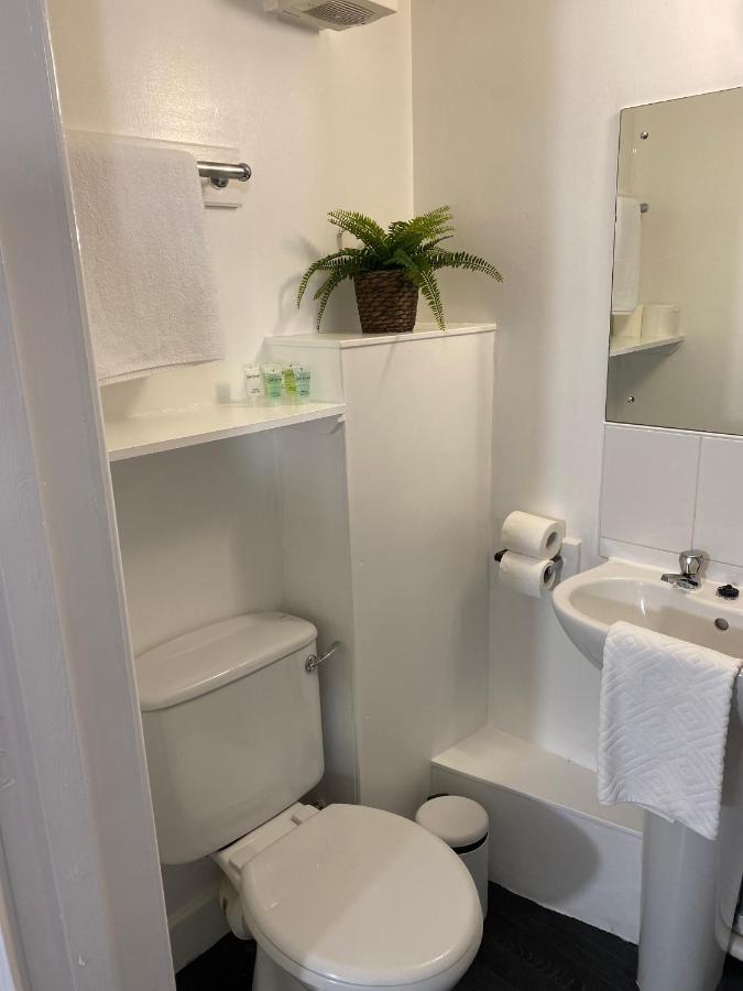 Holiday home 8 Bed 9 Bath Ensuite House With Hot Tub And Free Parking Sheffield