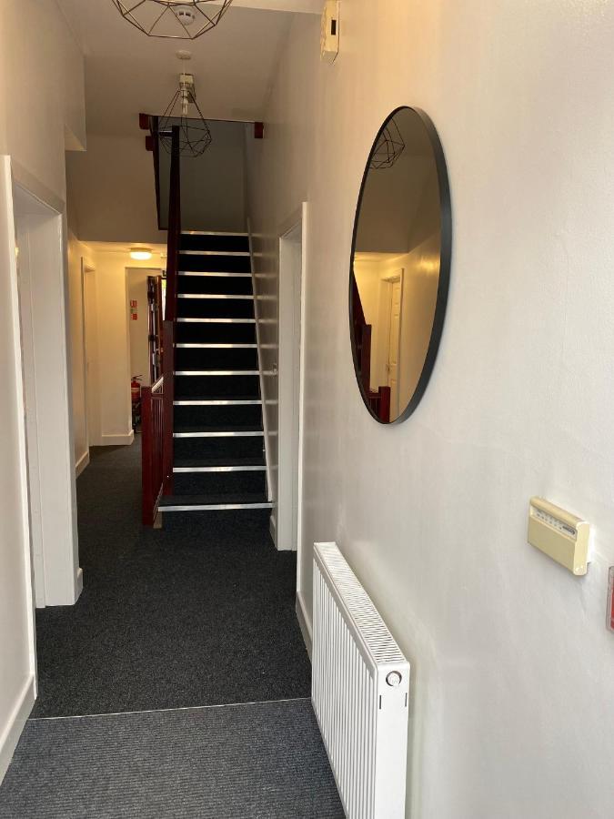 Holiday home 8 Bed 9 Bath Ensuite House With Hot Tub And Free Parking Sheffield