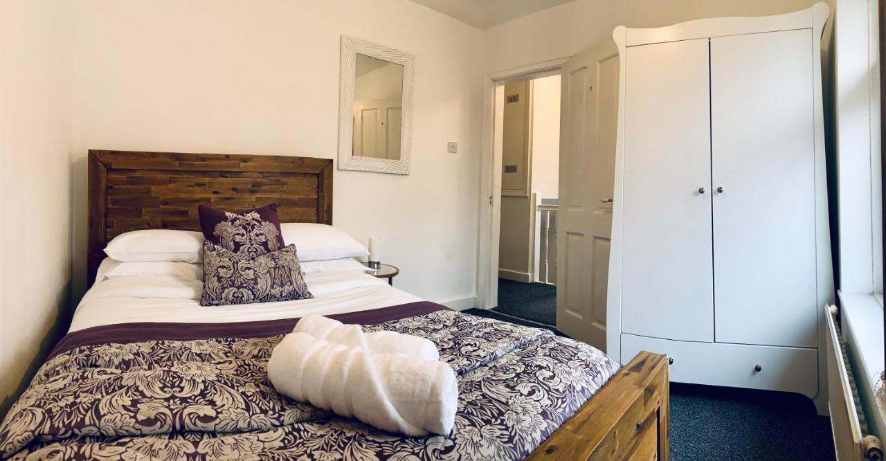Comfortable 3 Bed Residential In * Sheffield