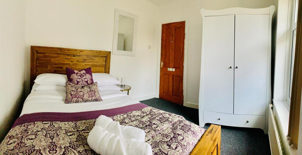 Comfortable 3 Bed Residential In *