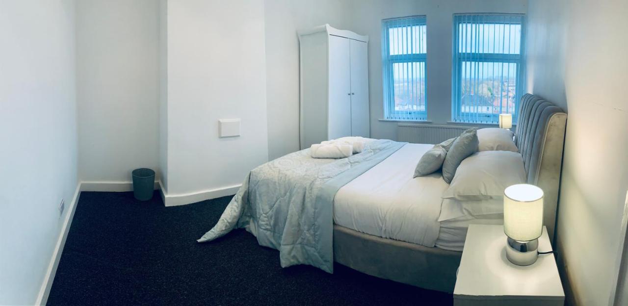 Comfortable 3 Bed Residential In * Sheffield