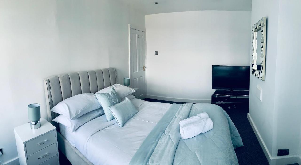 Comfortable 3 Bed Residential In Sheffield