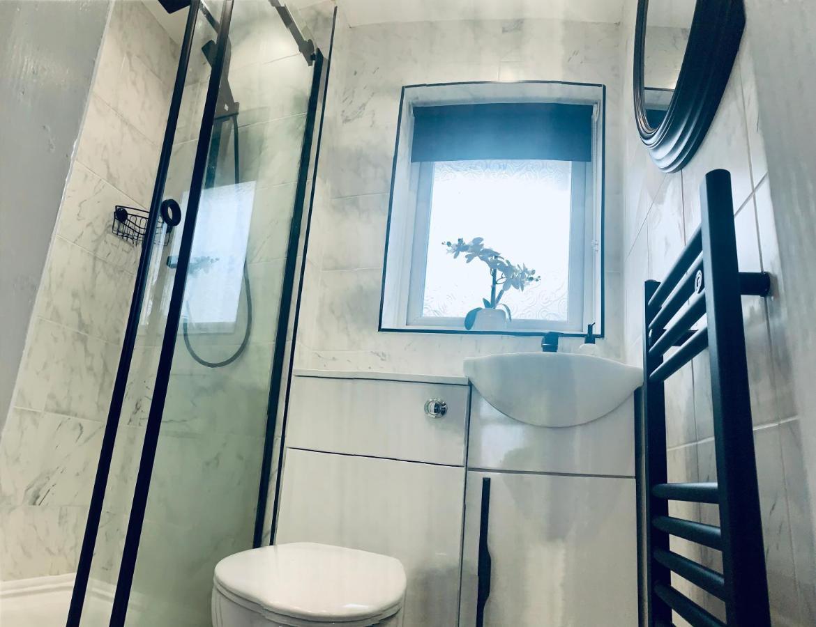 Comfortable 3 Bed Residential In Holiday home *