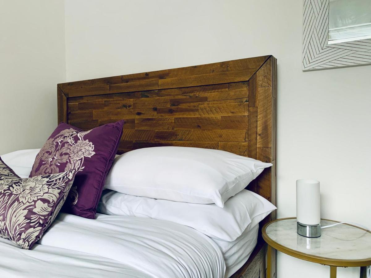 Comfortable 3 Bed Residential In * Sheffield