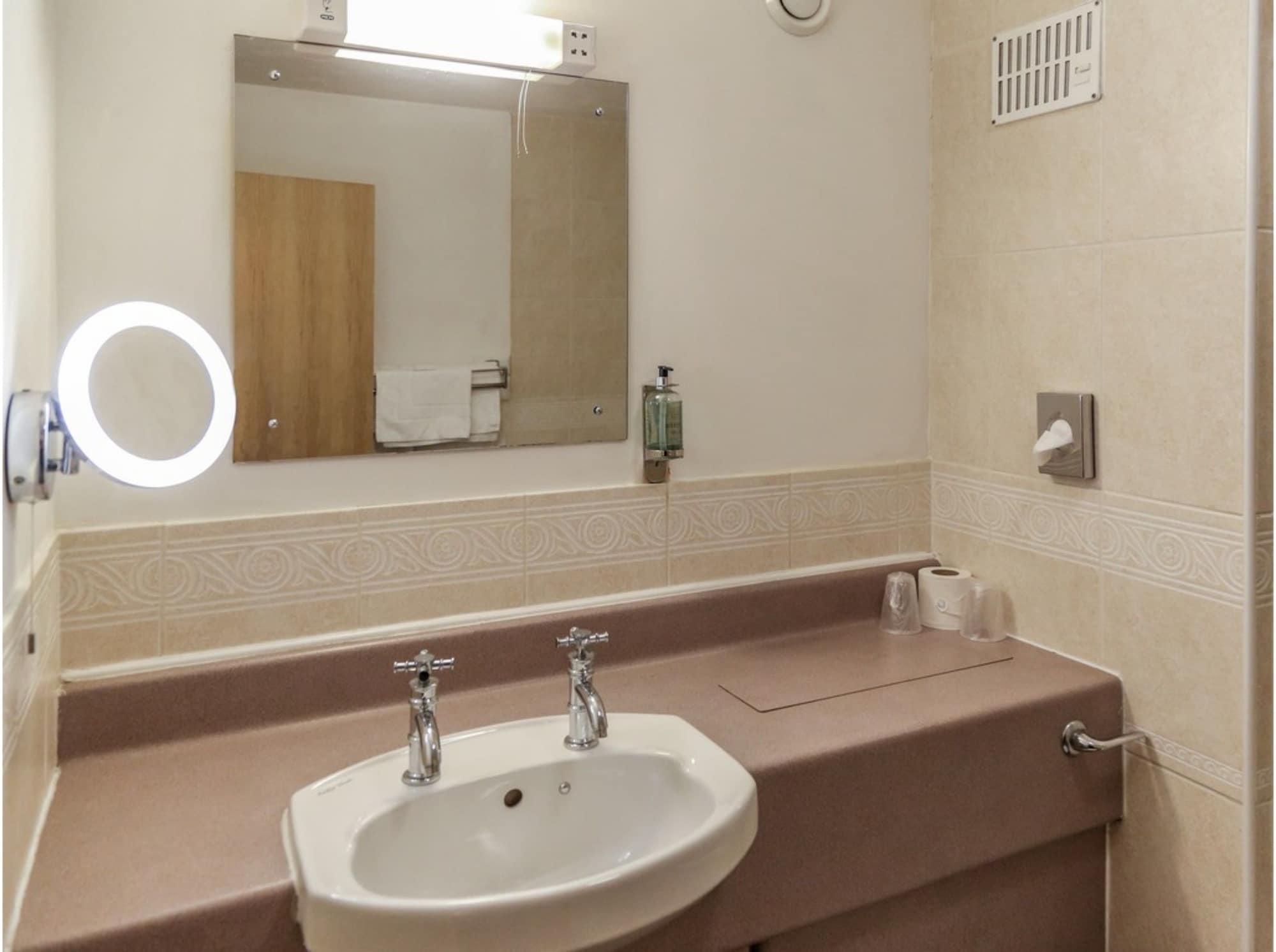 Garrison Hotel 3*