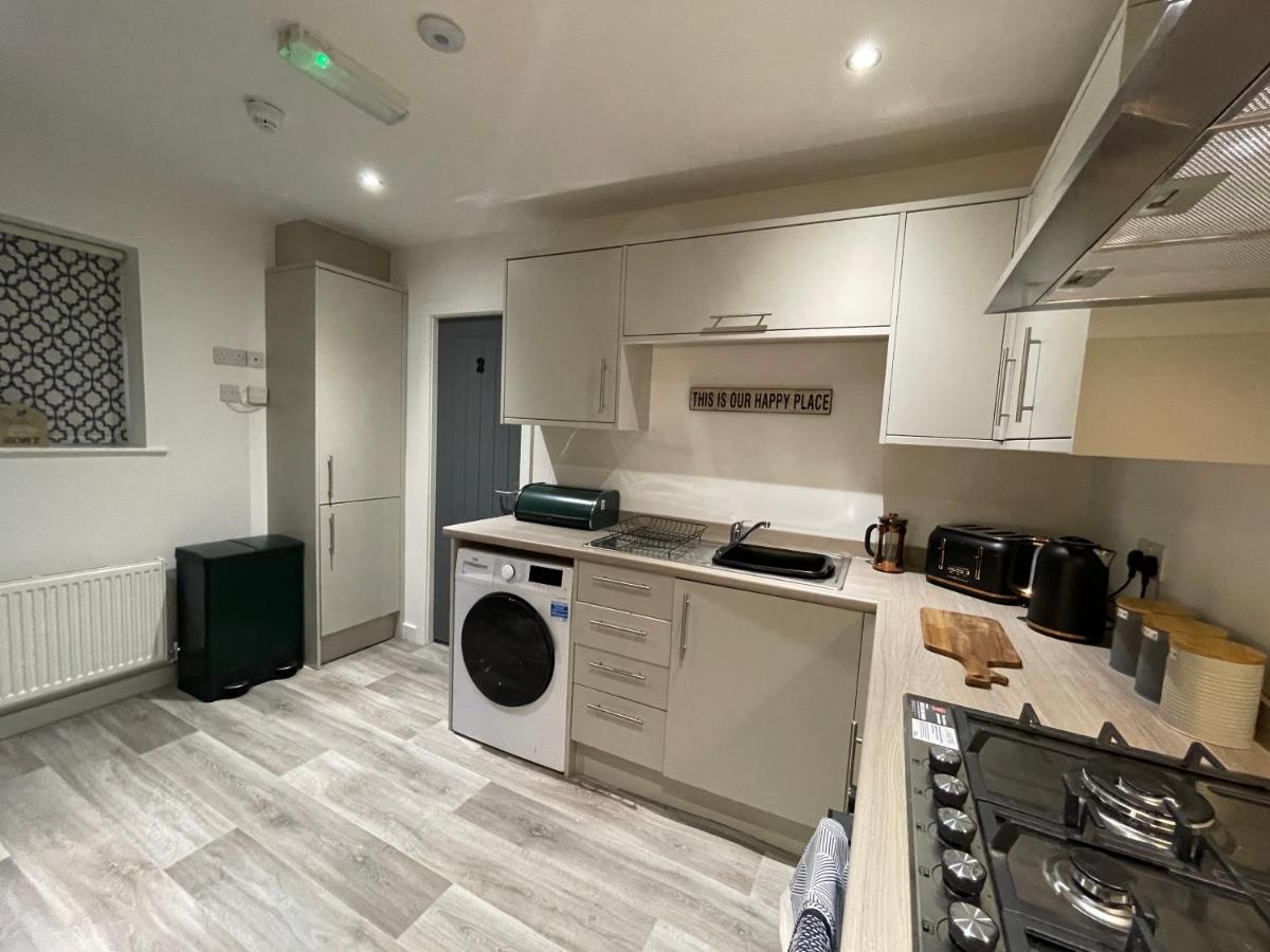 Boutique 5 Bed On Birdwell Road - Free Parking *