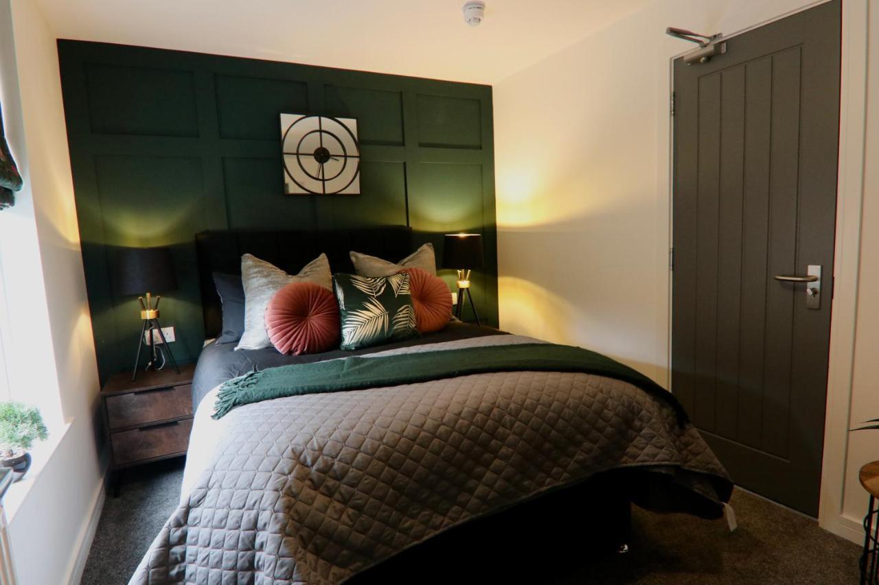 Boutique 5 Bed On Birdwell Road - Free Parking *