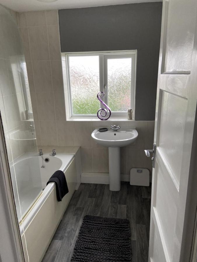 View 2 Bed House Free Parking *