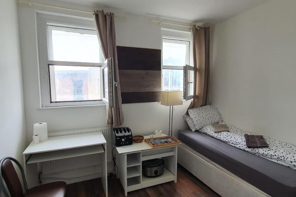 Spacious Bedroom Close To City Centre *