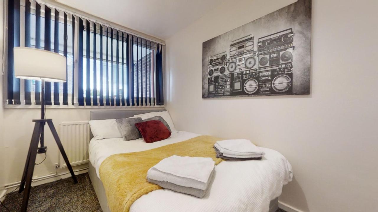 3 Bed Centre - Sleeps 8 *