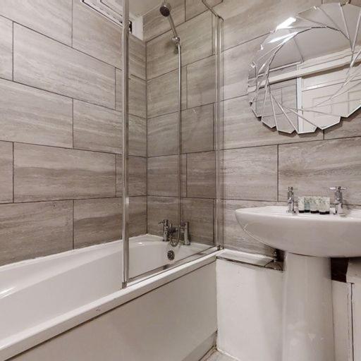 Apartment 3 Bed Centre - Sleeps 8