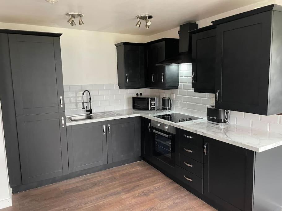 Stunning With Free Parking * Sheffield