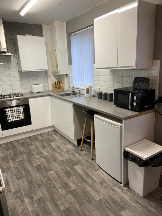View 2 Bed House Free Parking Holiday home *